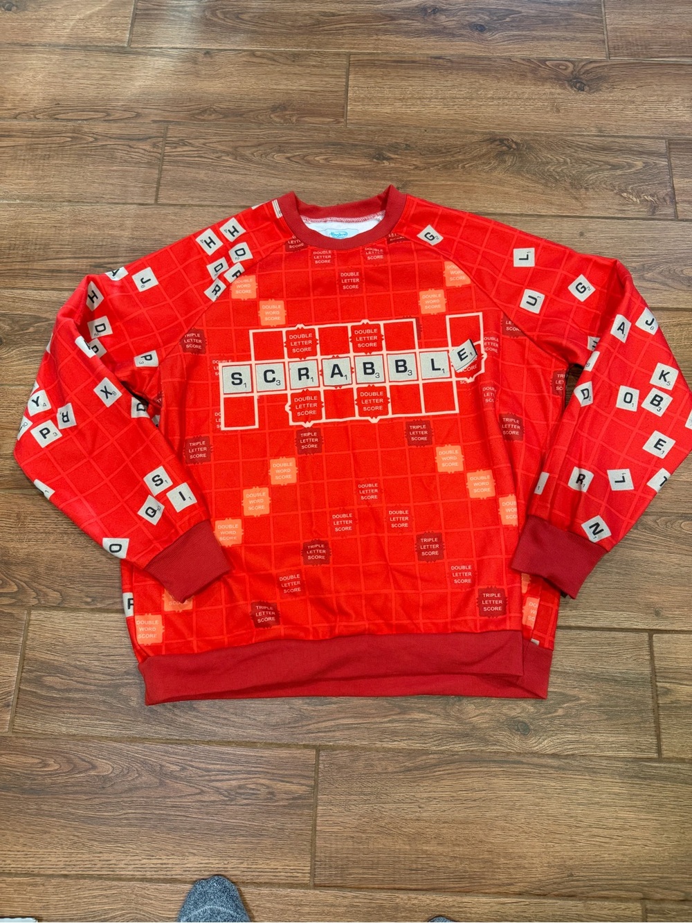 Red Scrabble Graphic Crewneck Sweater / men’s xl